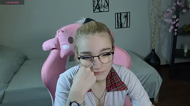 Megan Lora online show from January 2026 01:07:02 AM