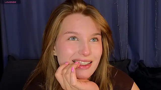 ImiMonroe online show from April 2026 04:19:01 AM