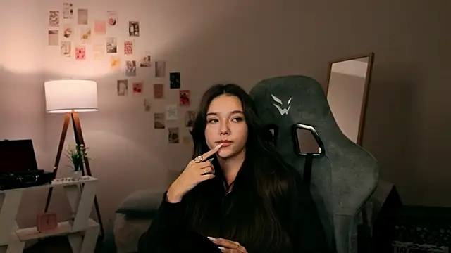 Snapshot of Vexorine chatting on November 2025 08:01:01 PM Vexorine online show from November 2025 08:01:01 PM