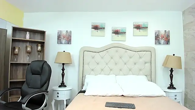 Snapshot of molly_madisson_ chatting on February 2026 12:32:02 PM molly madisson online show from February 2026 12:32:02 PM