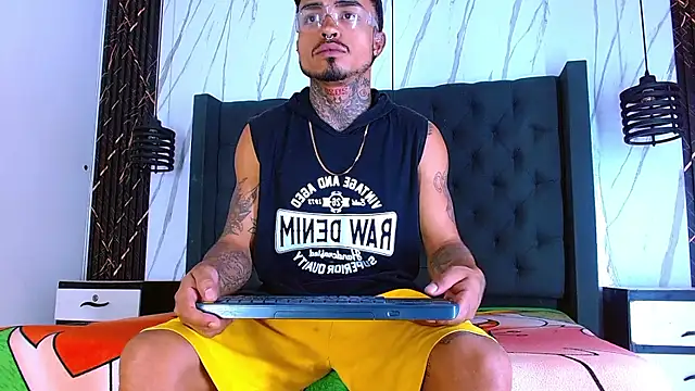 Hot Latino x online show from January 2026 12:43:02 PM