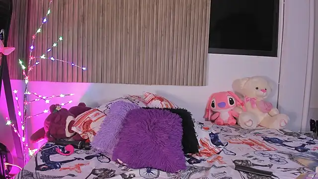 Hayley-Fox online show from February 2026 01:11:01 AM