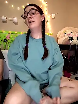 LaylaLucis online show from March 2026 05:13:01 AM