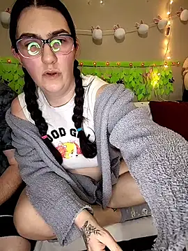 LaylaLucis online show from April 2026 03:45:02 AM