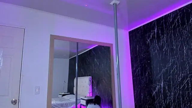 ClarissaMorreti online show from November 2025 01:01:01 PM