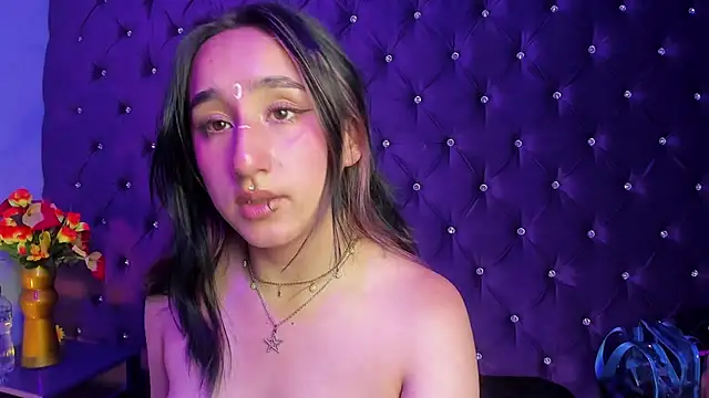 CharlotteStuart online show from April 2026 04:01:01 AM