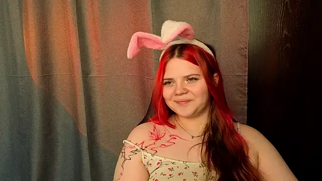 Snapshot of KellyFiery chatting on June 2026 08:28:01 AM KellyFiery online show from June 2026 08:28:01 AM