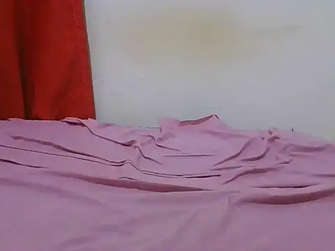 Snapshot of Lovemist chatting on December 2025 06:57:02 PM Lovemist online show from December 2025 06:57:02 PM