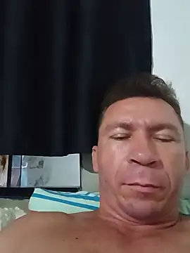 RobertoLuiz84 online show from June 2026 11:11:01 PM