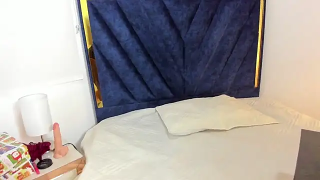 LunaDIaz  online show from December 2025 11:40:02 AM