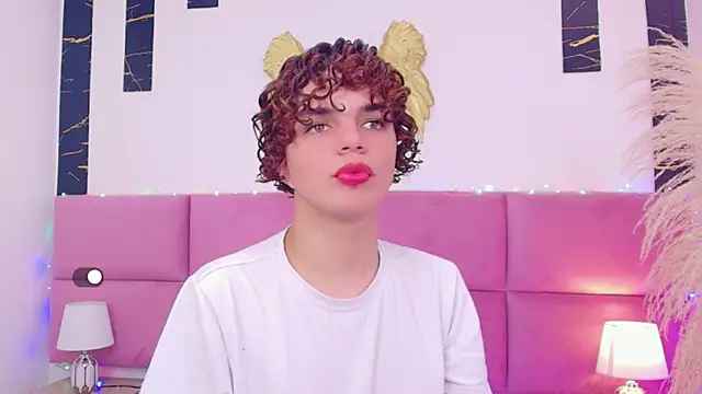 Skyee angel online show from December 2025 01:49:02 PM