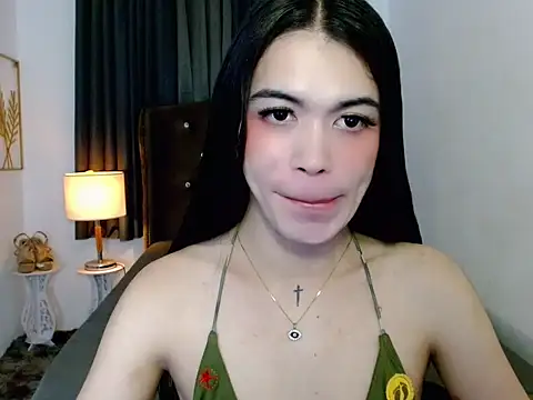 hollyyumiloove online show from December 2025 03:10:01 PM