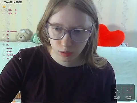LustfulSarah online show from May 2026 07:32:02 PM