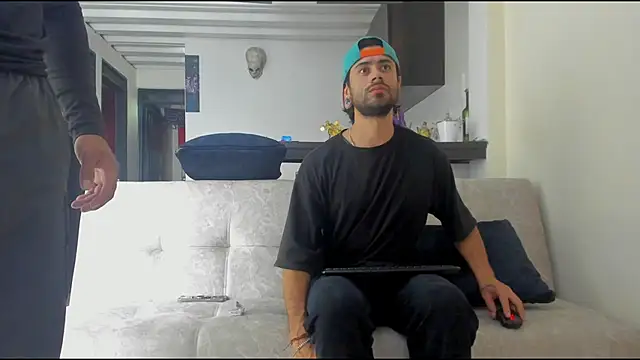 Snapshot of heteros_curious chatting on November 2025 09:58:01 PM heteros curious online show from November 2025 09:58:01 PM