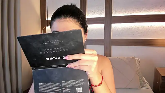 SarhaVega online show from January 2026 01:27:02 PM