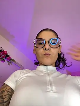 Snapshot of LauraRaider chatting on June 2026 12:35:01 AM LauraRaider online show from June 2026 12:35:01 AM