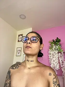 Snapshot of LauraRaider chatting on July 2026 10:03:01 PM LauraRaider online show from July 2026 10:03:01 PM