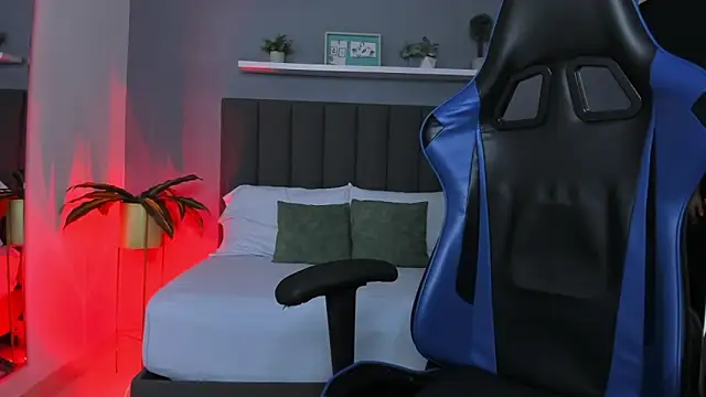 lindaa natashaa  online show from December 2025 02:17:02 AM