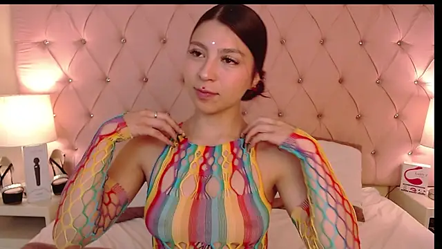 Snapshot of Hillary_Thomson chatting on November 2025 03:12:02 PM Hillary Thomson online show from November 2025 03:12:02 PM