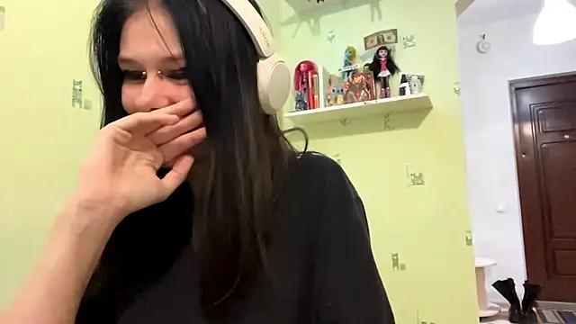 TraceeSchutt online show from December 2025 08:29:01 PM