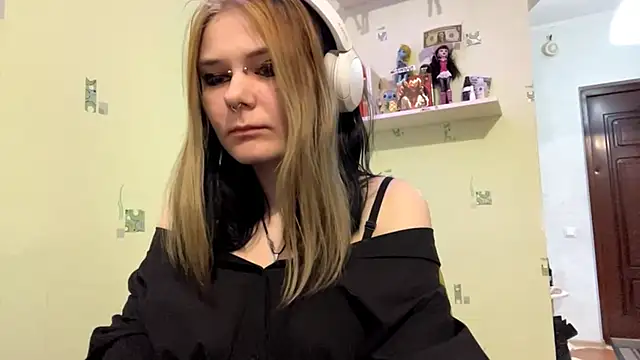 TraceeSchutt online show from December 2025 08:15:02 PM