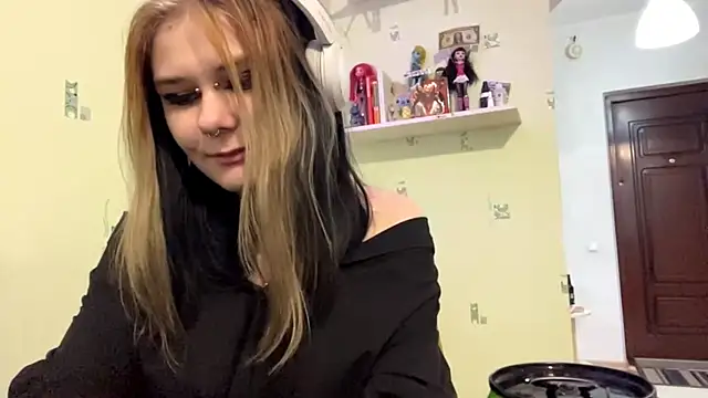 TraceeSchutt online show from December 2025 01:06:01 PM