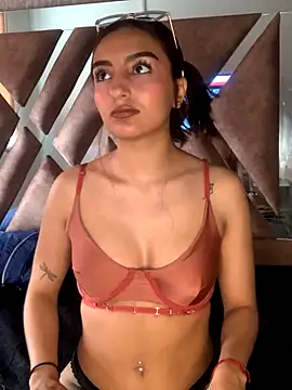 Snapshot of ZoeJohnson_Pink chatting on November 2025 12:50:02 PM ZoeJohnson Pink online show from November 2025 12:50:02 PM