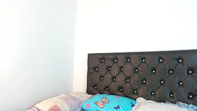 Ameliejoness  online show from April 2026 08:57:01 PM