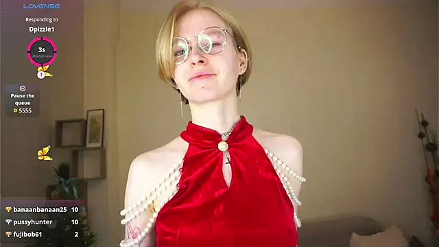 ToyaPletz online show from April 2026 07:16:01 PM