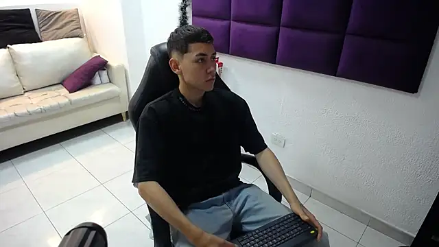 LoganFoster  online show from December 2025 08:17:01 PM