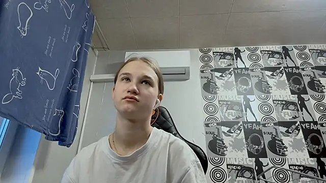 helgicuteness online show from December 2025 07:15:02 AM