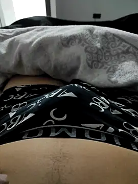 Snapshot of ParejaOcultaXX chatting on November 2025 10:34:02 PM ParejaOcultaXX online show from November 2025 10:34:02 PM