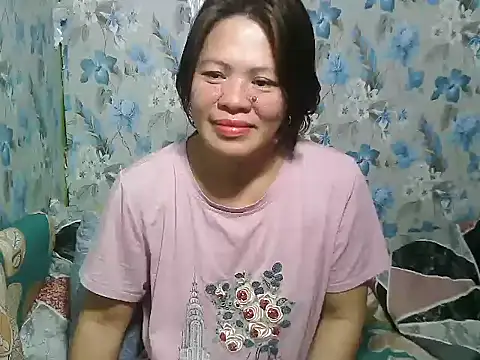 Snapshot of Smilinglovely chatting on December 2025 11:55:02 PM Smilinglovely online show from December 2025 11:55:02 PM