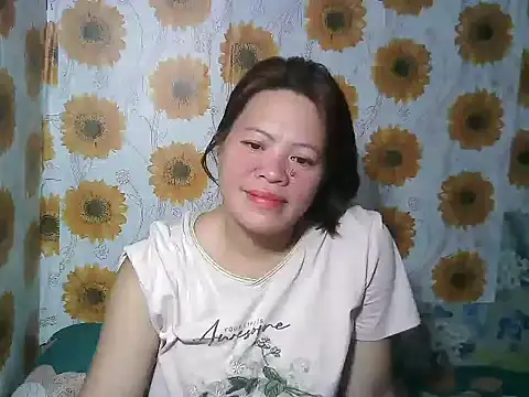 Snapshot of Smilinglovely chatting on January 2026 03:27:01 PM Smilinglovely online show from January 2026 03:27:01 PM