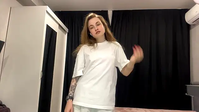 PrettyGhost online show from December 2025 02:11:01 PM