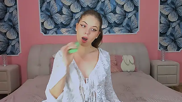 TINA LIOREN online show from December 2025 05:57:01 AM