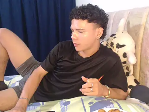 secret justin7 online show from December 2025 03:24:02 AM