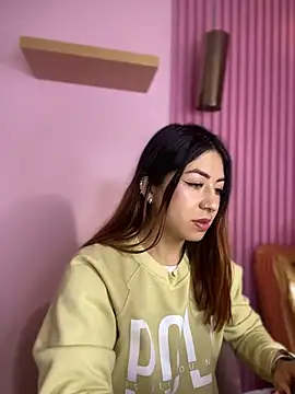 Snapshot of MaddieHunter chatting on December 2025 01:17:01 PM MaddieHunter online show from December 2025 01:17:01 PM