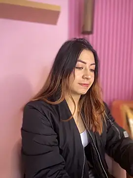 Snapshot of MaddieHunter chatting on December 2025 01:08:01 PM MaddieHunter online show from December 2025 01:08:01 PM