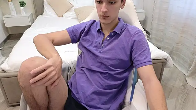 MoonlinSkinn online show from December 2025 08:00:02 AM