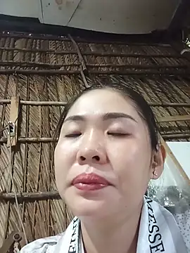 Snapshot of Lin-kute98 chatting on May 2026 11:13:02 PM Lin-kute98 online show from May 2026 11:13:02 PM