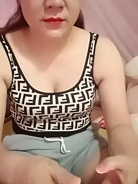 Snapshot of Lily-ross22 chatting on June 2026 01:49:01 AM Lily-ross22 online show from June 2026 01:49:01 AM