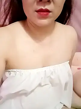 Snapshot of Lily-ross22 chatting on June 2026 04:13:01 PM Lily-ross22 online show from June 2026 04:13:01 PM
