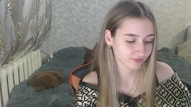 Snapshot of Ave_Costly chatting on December 2025 12:25:01 PM Ave Costly online show from December 2025 12:25:01 PM