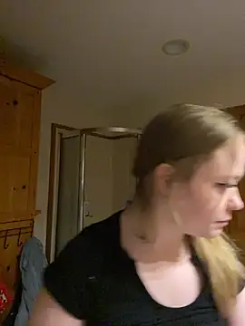 Snapshot of SmirkFans chatting on February 2026 06:22:01 AM SmirkFans online show from February 2026 06:22:01 AM