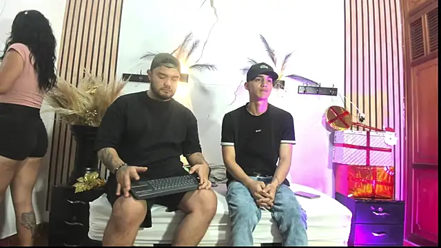 Karen Mio online show from December 2025 01:05:02 PM