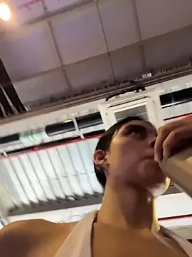 Miia moonn online show from April 2026 05:17:01 PM