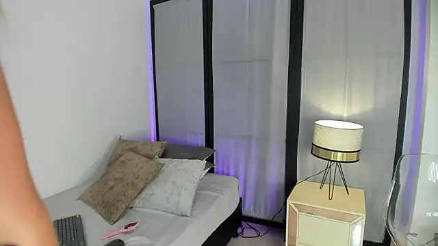 niicole steele  online show from February 2026 08:59:01 PM