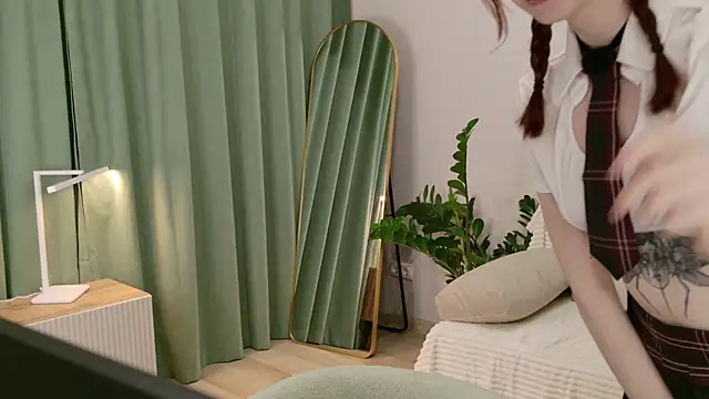 eva aria online show from December 2025 09:12:02 PM