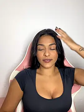 Snapshot of Laurapocahontas chatting on November 2025 11:30:01 PM Laurapocahontas online show from November 2025 11:30:01 PM